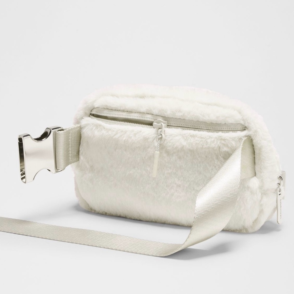 Lululemon Everywhere Belt Bag Plush Fleece Bone Silver NWT - Picture 5 of 9